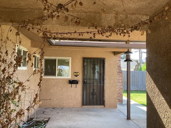 4424-4426 E Dakota Ave in Fresno, CA - Building Photo - Building Photo