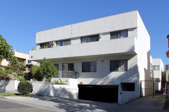 924 Genesee Ave in West Hollywood, CA - Building Photo - Building Photo