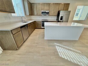9897 Angel Valley Dr in Las Vegas, NV - Building Photo - Building Photo