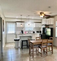 9775 Pine Lake Dr in Houston, TX - Building Photo