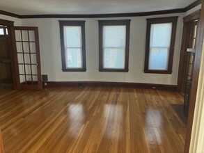 529 School St, Unit 1 in Belmont, MA - Building Photo - Building Photo