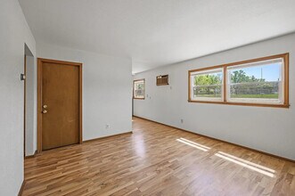 611 2nd St SE, Unit 1 in Osseo, MN - Building Photo - Building Photo