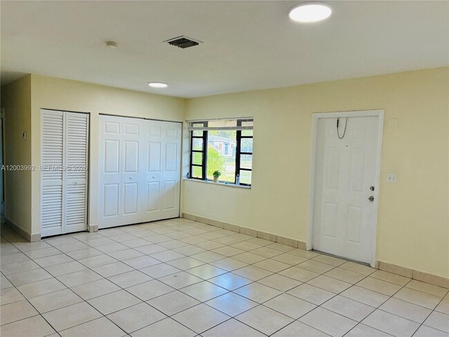 275 NW 190th St in Miami, FL - Building Photo - Building Photo