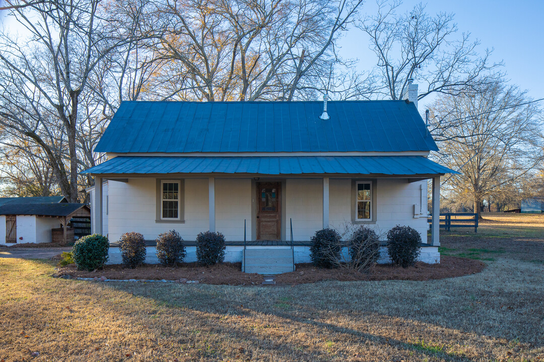 1020 McClure Dr in Cumming, GA - Foto de edificio