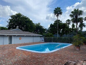 9143 SW 77th Ave in Miami, FL - Building Photo - Building Photo