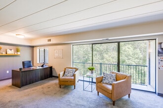 Lindenbrooke in South Park, PA - Foto de edificio - Interior Photo