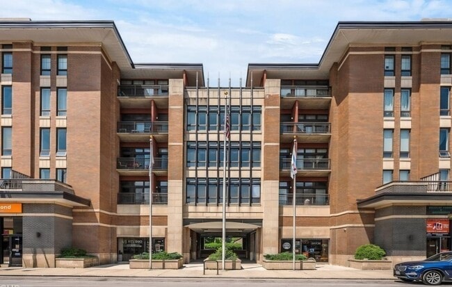3450 S Halsted St, Unit 3450 S Halsted St Apt 206 in Chicago, IL - Building Photo - Building Photo