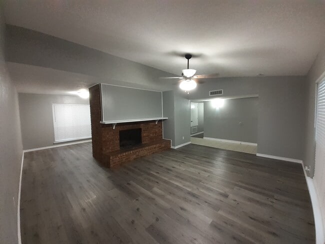 9022 Millwood Dr in Rowlett, TX - Foto de edificio - Building Photo