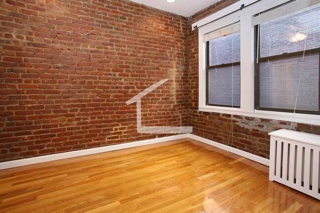 65 Burbank St, Unit 15 in Boston, MA - Foto de edificio - Building Photo