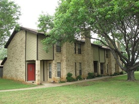 900 Kilkenny Ct in Denton, TX - Building Photo