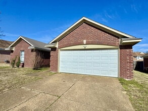 6416 Valley Oak Dr in Memphis, TN - Building Photo - Building Photo