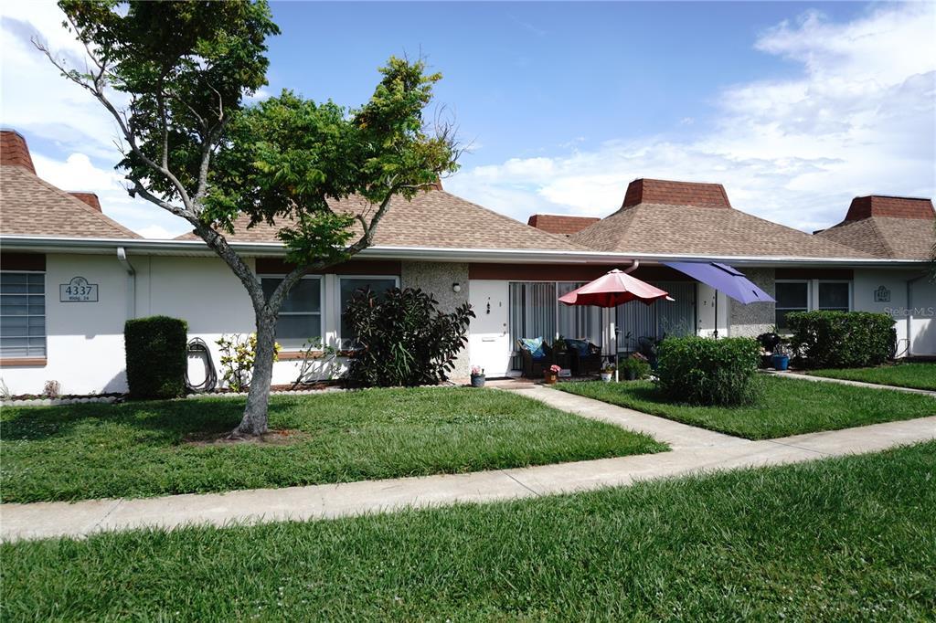 4337 Tahitian Gardens Cir in Holiday, FL - Building Photo