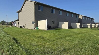 8413 W 53rd St in Sioux Falls, SD - Building Photo - Building Photo