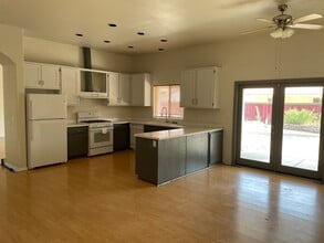 1198 Sapphire St in Calexico, CA - Building Photo - Building Photo
