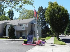 Aspen Grove in Hillsboro, OR - Building Photo - Building Photo