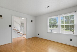 40 Westview Dr in Hampton, VA - Building Photo - Building Photo