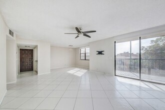 3900 N Hills Dr in Hollywood, FL - Foto de edificio - Building Photo