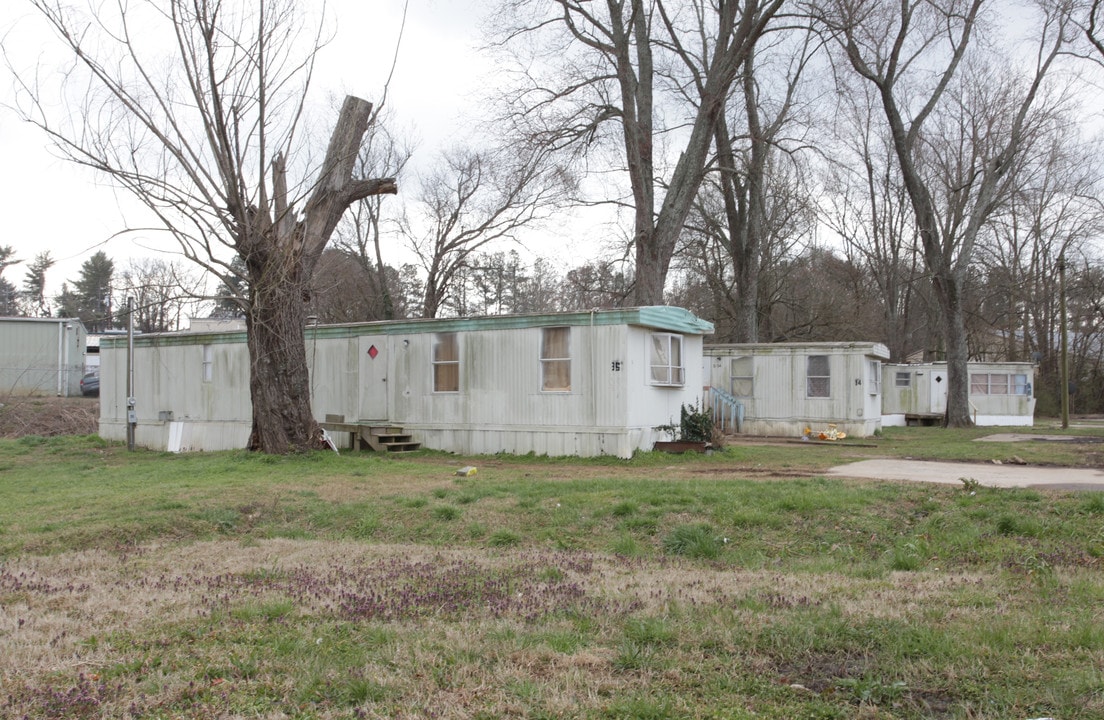 Suburban Mobile Home Park in Gainesville, GA - Building Photo
