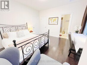 199 Canyon Hill Ave in Richmond Hill, ON - Building Photo - Building Photo