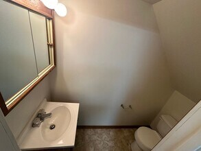 214 N Broad St in Grove City, PA - Building Photo - Building Photo