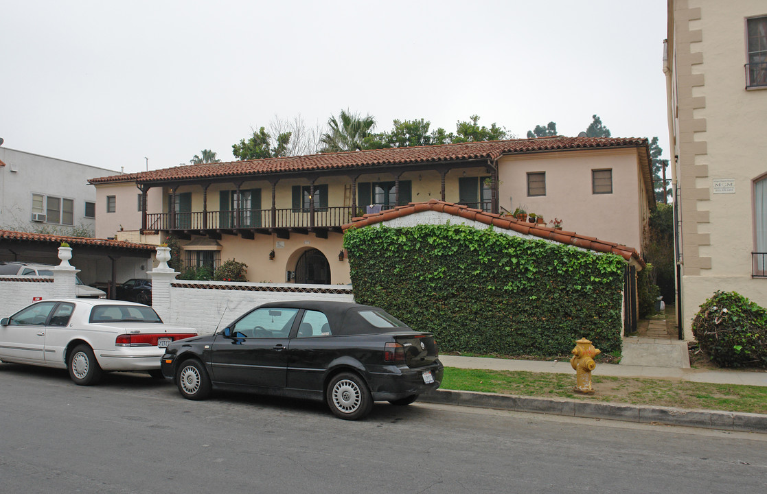 The Villa De La Fuente in Los Angeles, CA - Foto de edificio