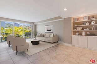 818 N Doheny Dr in West Hollywood, CA - Building Photo