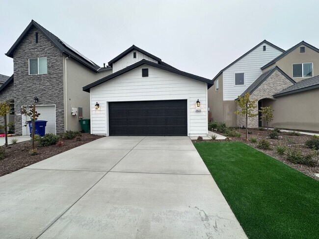 30520 Delancy Rd in Visalia, CA - Building Photo - Building Photo