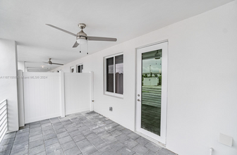 6420 NW 102nd Path in Doral, FL - Building Photo - Building Photo