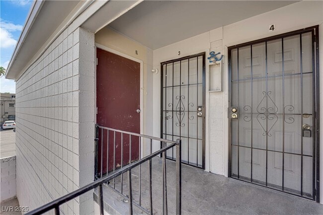 property at 2908 E Poplar Ave