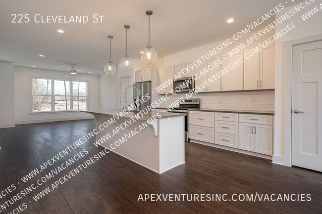 225 Cleveland St in Nashville, TN - Building Photo - Building Photo