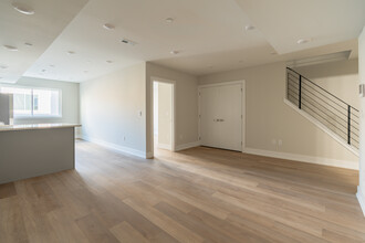 2215 N 7th St in Philadelphia, PA - Building Photo - Interior Photo