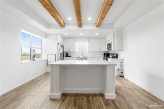 13 Jesus Flores Rd in Edcouch, TX - Building Photo - Building Photo