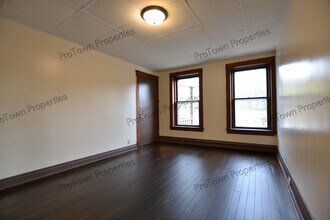 256 Western Ave, Unit 1E in Joliet, IL - Building Photo - Building Photo