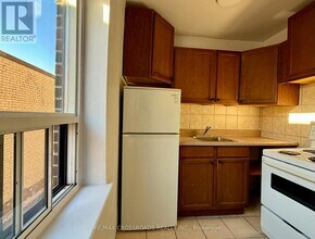 2770 Yonge St in Toronto, ON - Building Photo - Building Photo