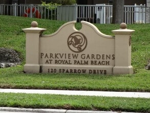 120 Sparrow Dr in Royal Palm Beach, FL - Foto de edificio - Building Photo
