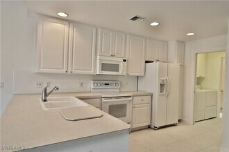 6182 Towncenter Cir in Naples, FL - Building Photo - Building Photo