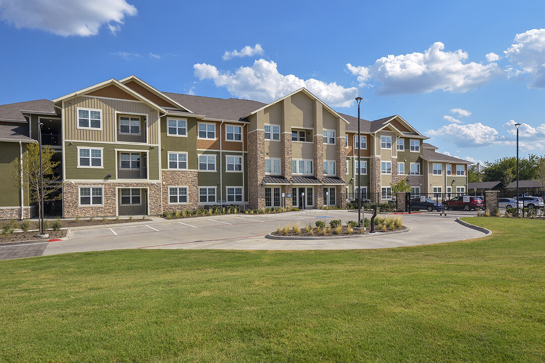 The Elliott Senior Apartments in Arlington, TX - Building Photo