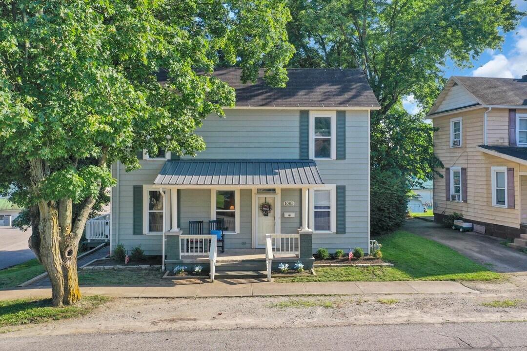 1005 Church St in Logan, OH - Building Photo