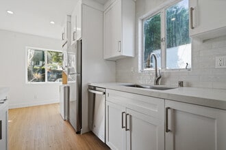 920 Marine St, Unit 2 in Santa Monica, CA - Foto de edificio - Building Photo