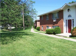 Poplar Gardens in Rochester, NY - Foto de edificio - Building Photo