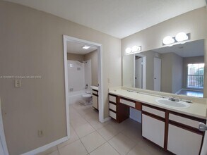 833 Riverside Dr, Unit 837 in Coral Springs, FL - Building Photo - Building Photo