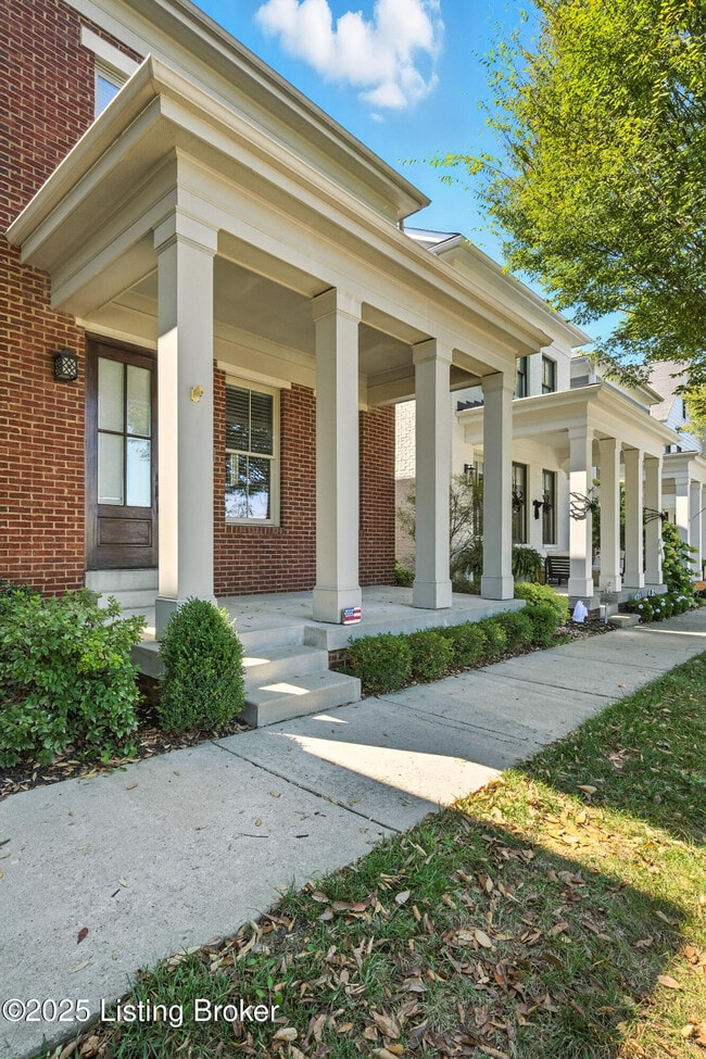10910 Kings Crown Dr in Prospect, KY - Building Photo - Building Photo