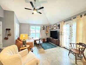 109 S Pinyon Point in Fayetteville, AR - Building Photo - Building Photo