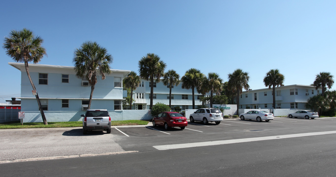 The Breakers Residences in Jacksonville Beach, FL - Building Photo