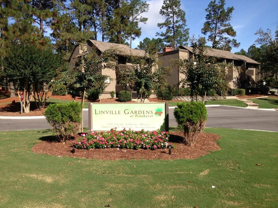 800 St Andrews Dr, Unit #230 in Pinehurst, NC - Foto de edificio