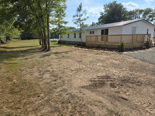 13686 E Bakerville Rd in Mount Vernon, IL - Building Photo - Building Photo
