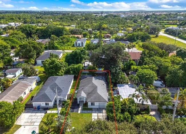 23061 SW 124th Ct in Miami, FL - Foto de edificio - Building Photo