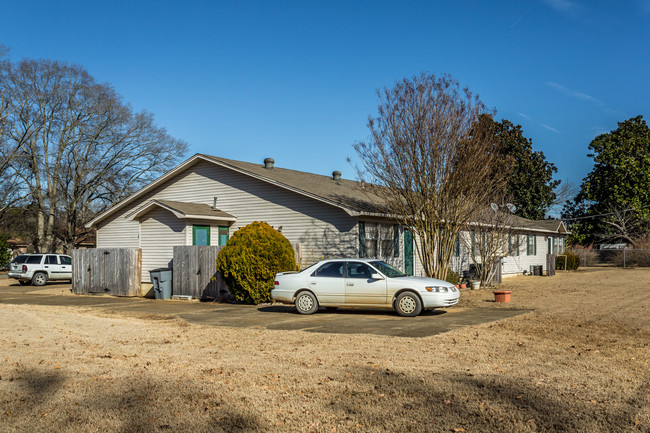 507 SW 2nd St in Bryant, AR - Foto de edificio - Building Photo