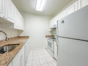 4501 S Ocean Blvd, Unit B5 in South Palm Beach, FL - Building Photo - Building Photo