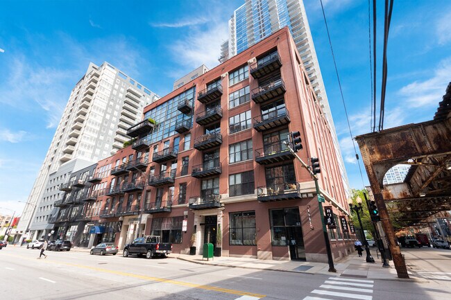 300 W Grand Ave, Unit 206 in Chicago, IL - Building Photo - Building Photo